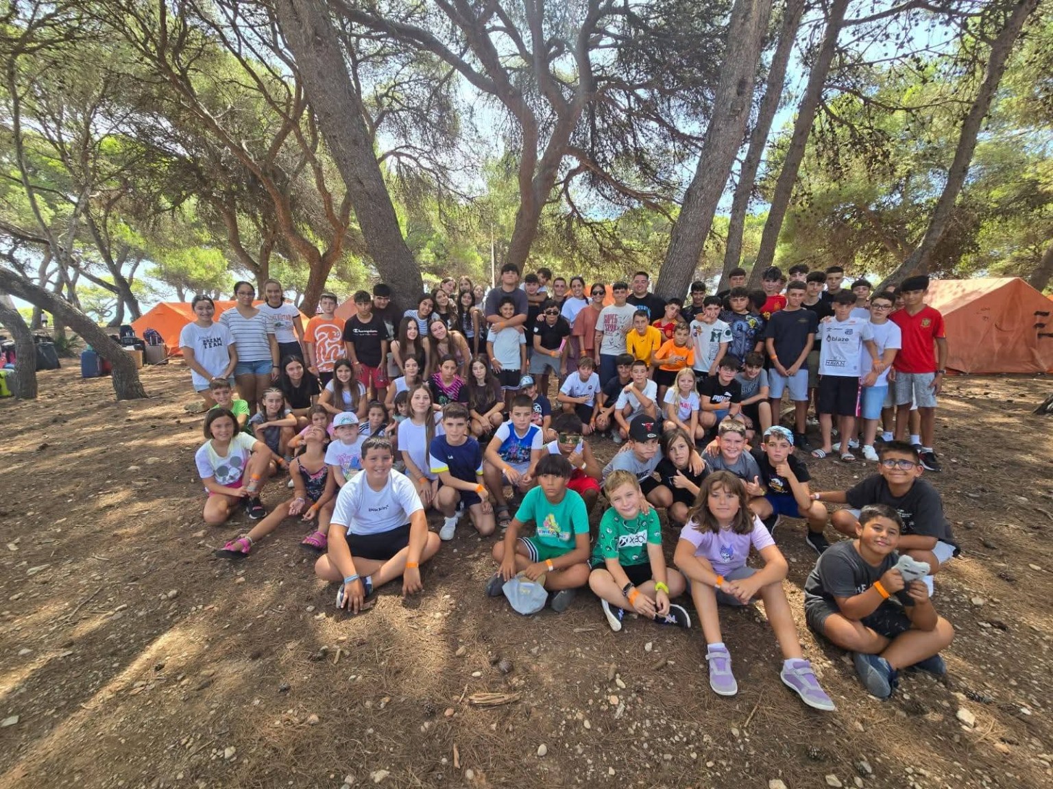 Participantes en una de las ediciones del Campamento de Alcossebre.
