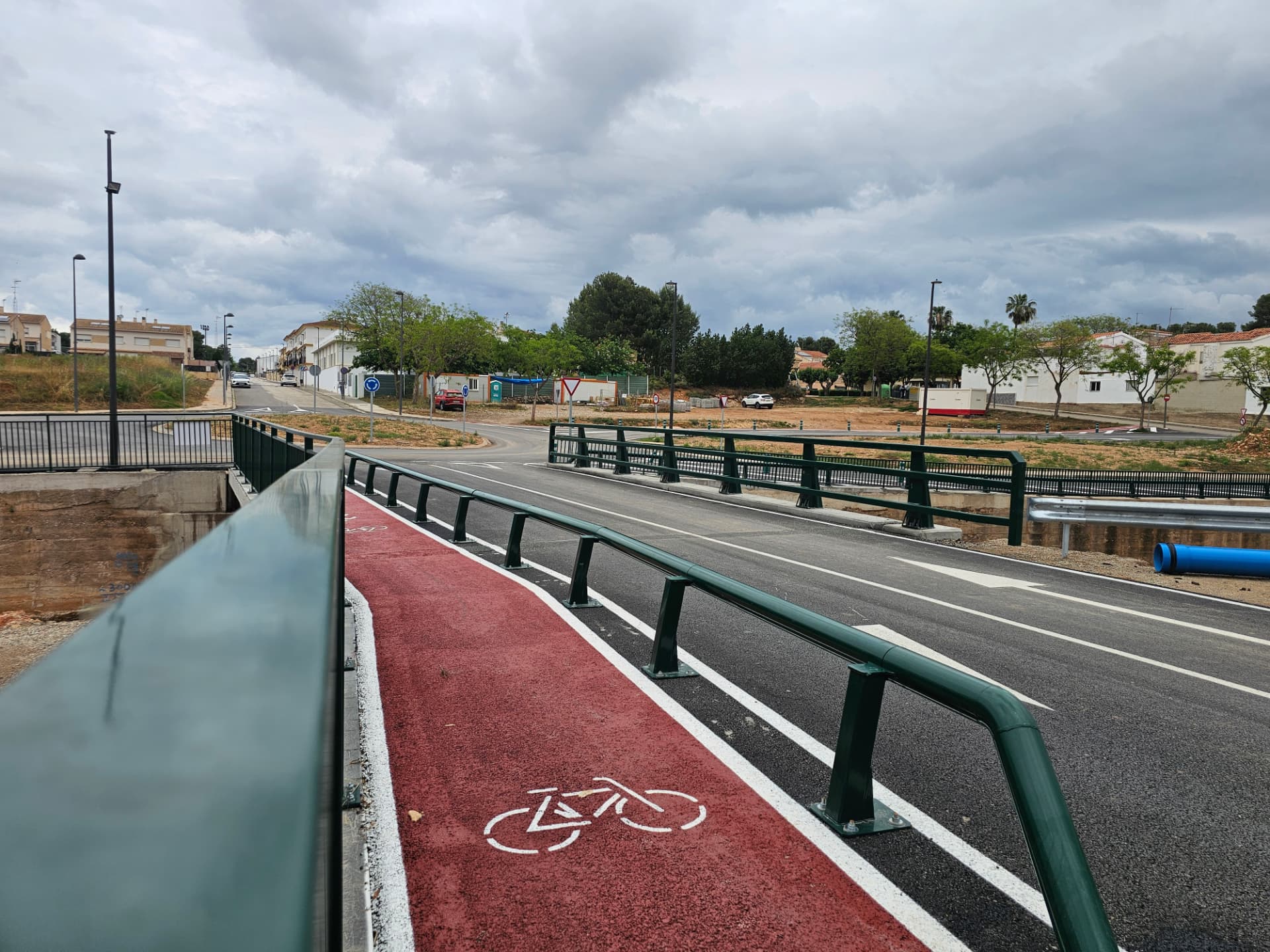 Puente de La Loma terminado, con carril bici y barandillas nuevas