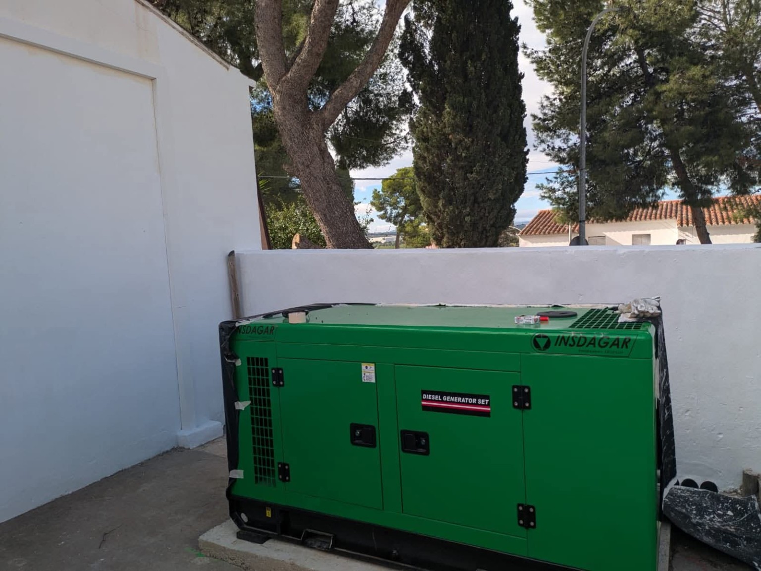 Grupo electrógeno instalado para reforzar la continuidad de servicios esenciales.
