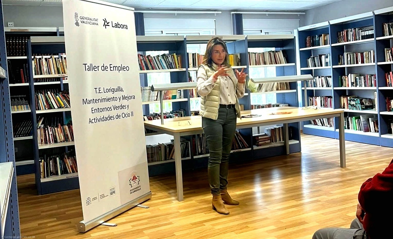 Presentación del taller de empleo de Loriguilla, con la cartelería del programa.