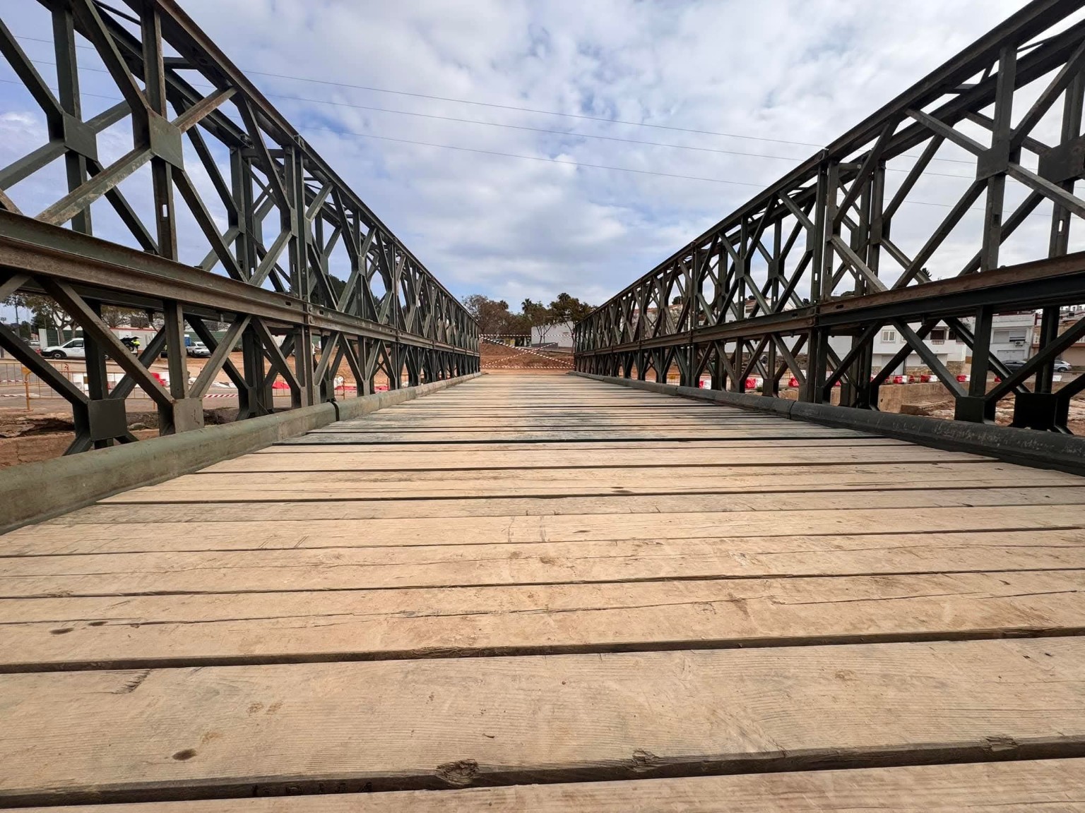 Puente militar Bailey · vista diurna.